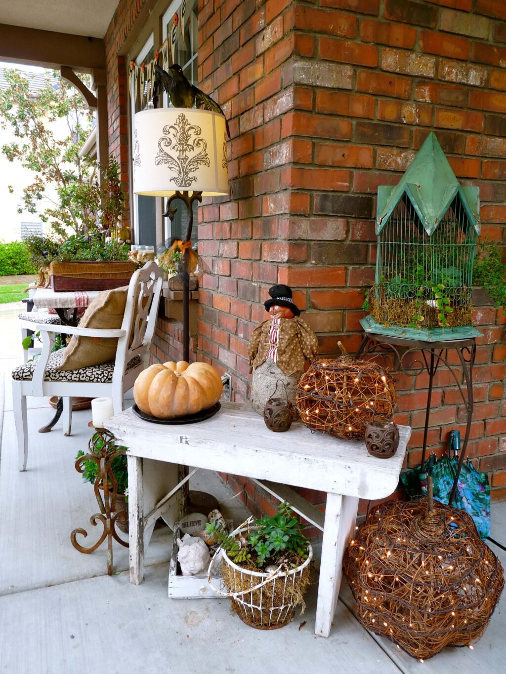 Home Tour: South Orange County Home Goes Howl'n Shabby-Chic Halloween ...